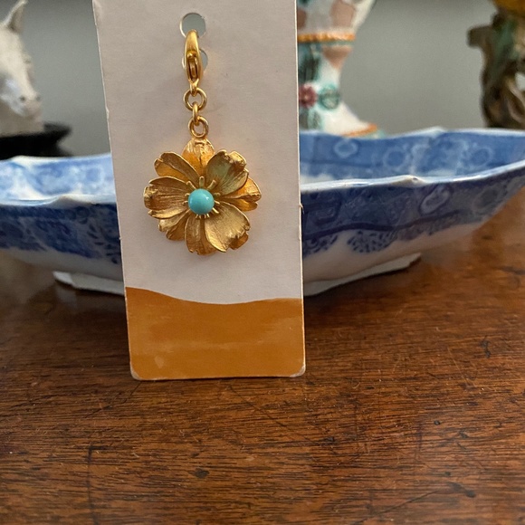 Gold Tone Flower pendant Turquoise center Anthro - Picture 3 of 11